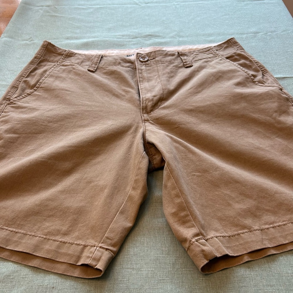 Old Navy Lived-In Straight Men’s Shorts - Picture 2 of 16